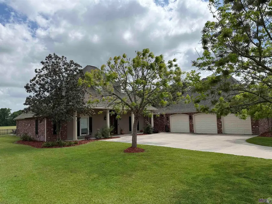 58515 Village Dr, Plaquemine, LA 70764 - #2