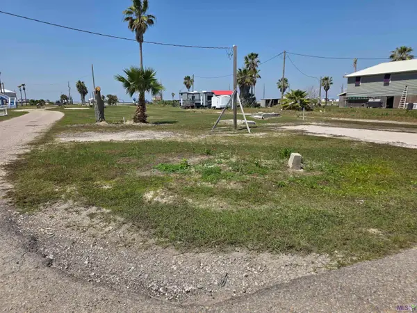 166 W Central Ave, Grand Isle, LA 70358