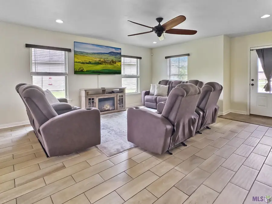 11377 Ashwood Ct, Denham Springs, LA 70726 - #3