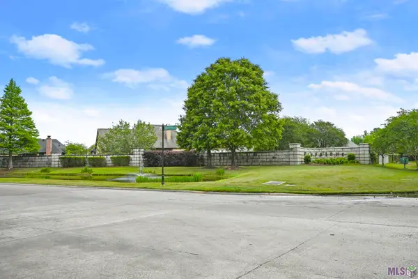 Somerset Hills Ct, Denham Springs, LA 70726