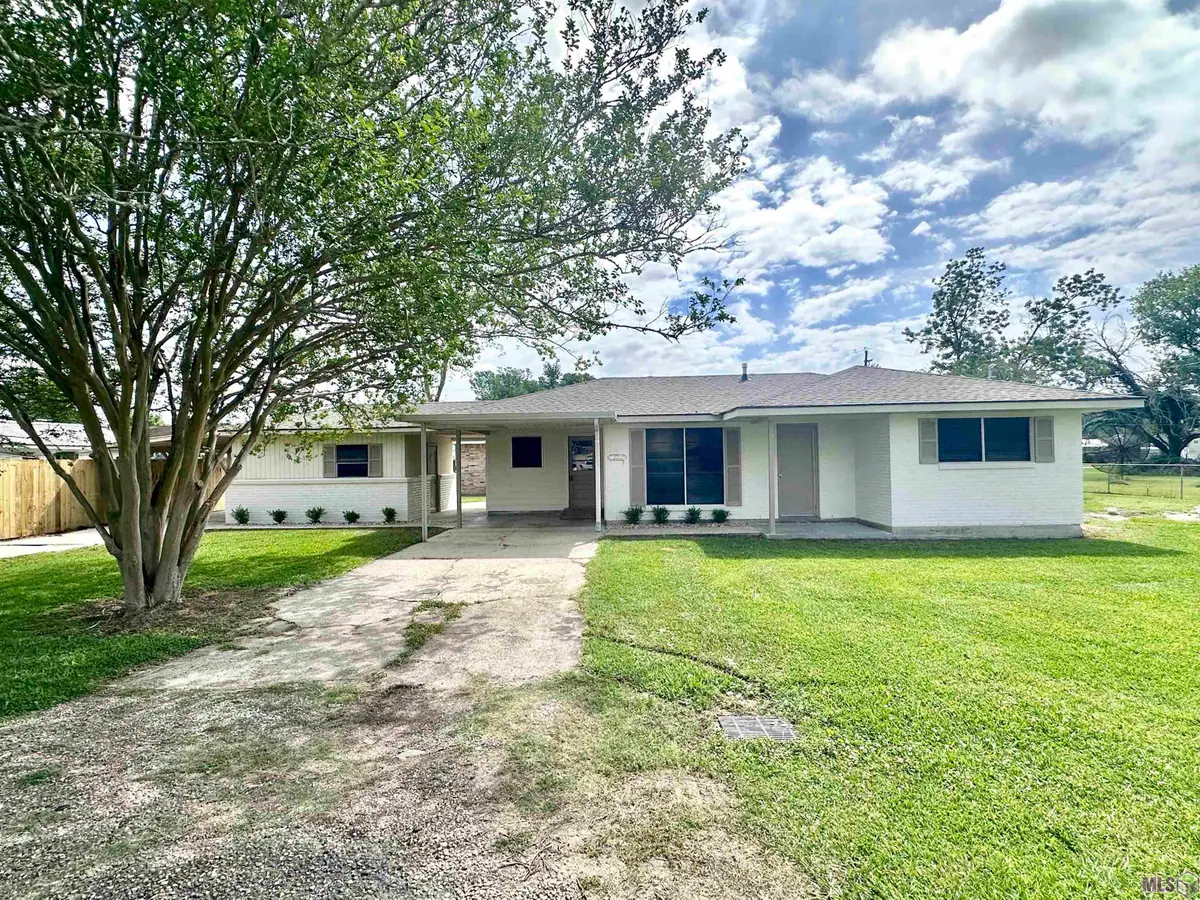 8252 Louis St, Sorrento, LA 70778 - #1