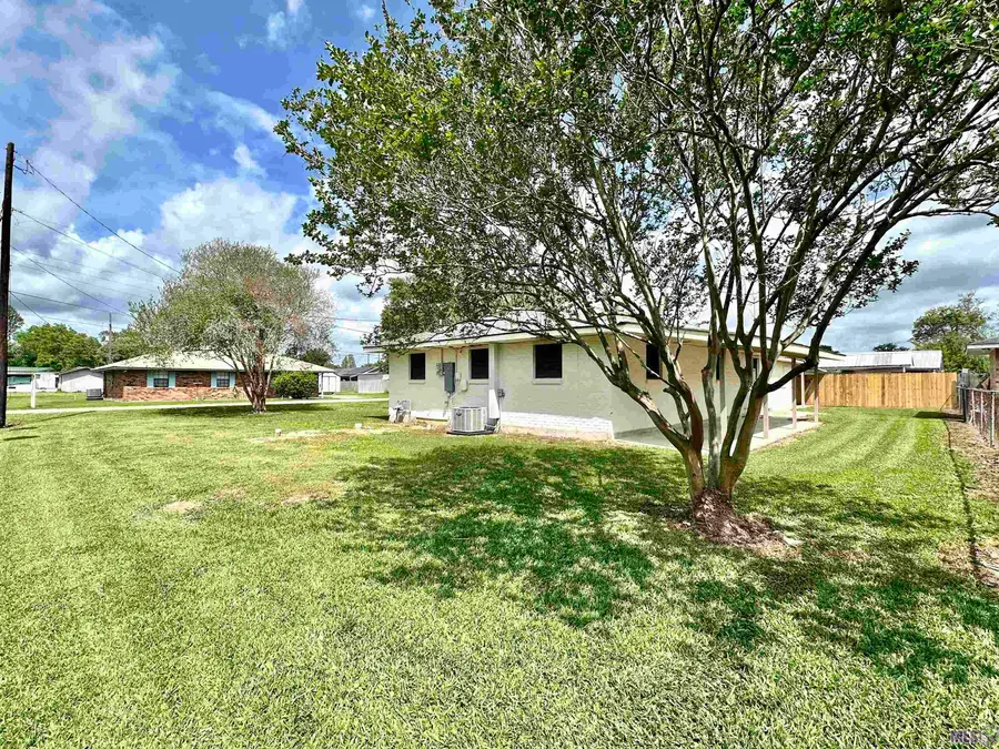 8252 Louis St, Sorrento, LA 70778 - #2