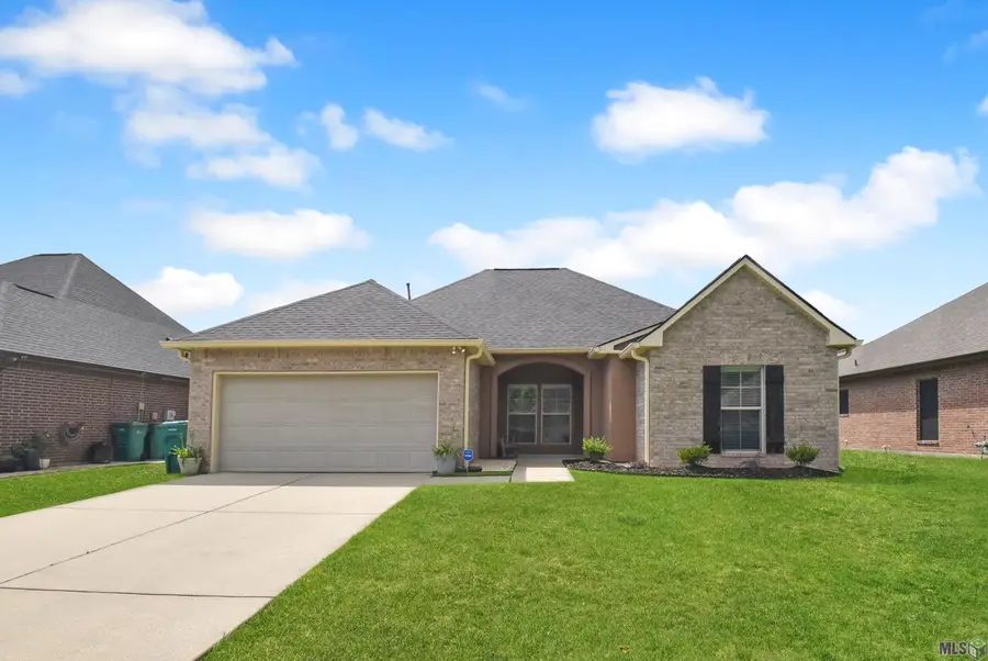 23261 Conifer Dr, Denham Springs, LA 70726 - #2