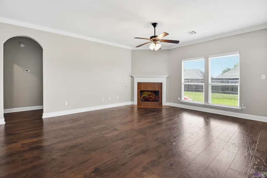 23261 Conifer Dr, Denham Springs, LA 70726 - #3