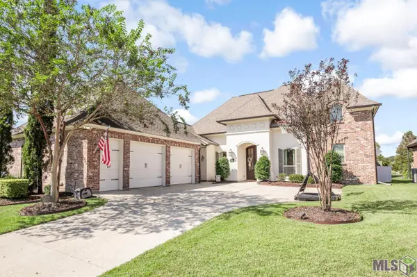 9327 Villa Crossing Dr, Greenwell Springs, LA 70739