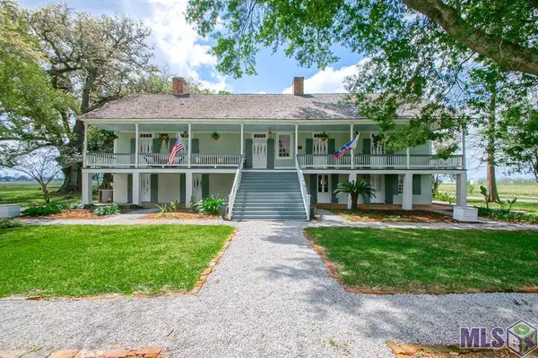 6847 False River Rd, Oscar, LA 70762