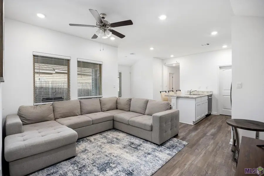 324 S Iberville Ave, Gonzales, LA 70737 - #3