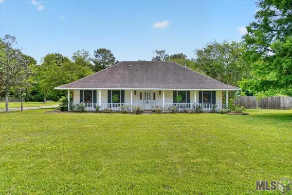 12016 Willowmore Dr, Baker, LA 70714