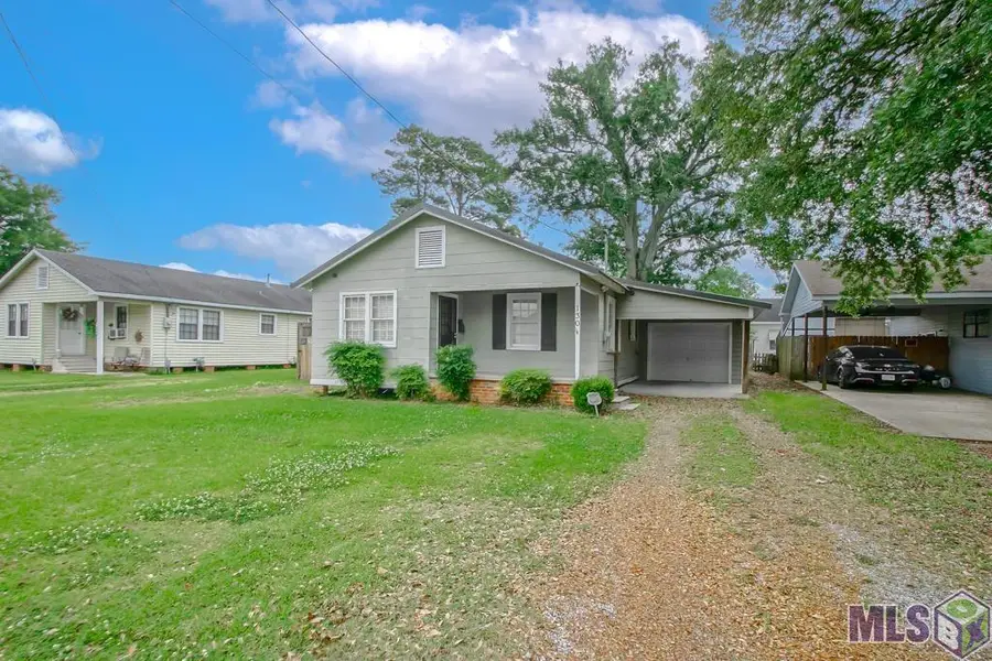 130 4th St, Port Allen, LA 70767 - #3