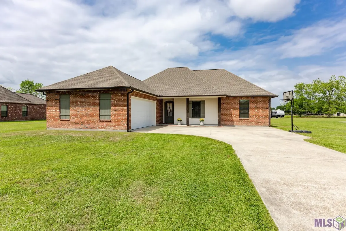 6785 Lone Oak Dr, Erwinville, LA 70729 - #1