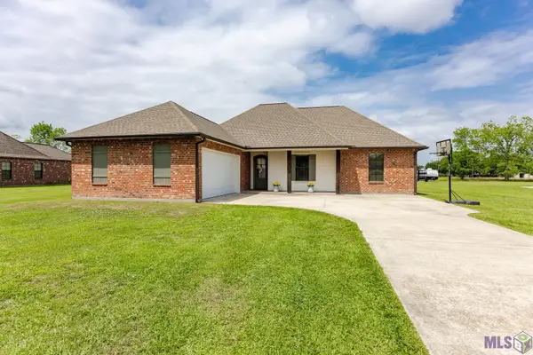 6785 Lone Oak Dr, Erwinville, LA 70729