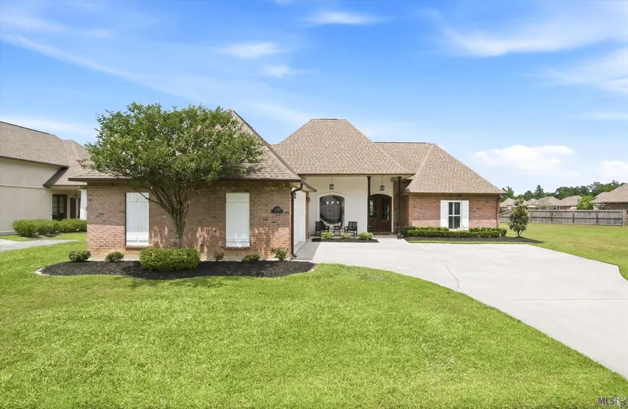 13383 Williamsburg Dr, Walker, LA 70785 - #2