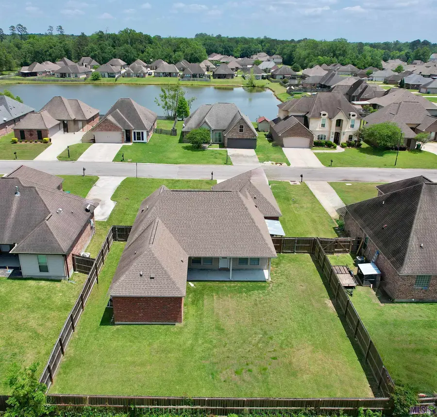 31025 Lake Spring Dr, Walker, LA 70785 - #2