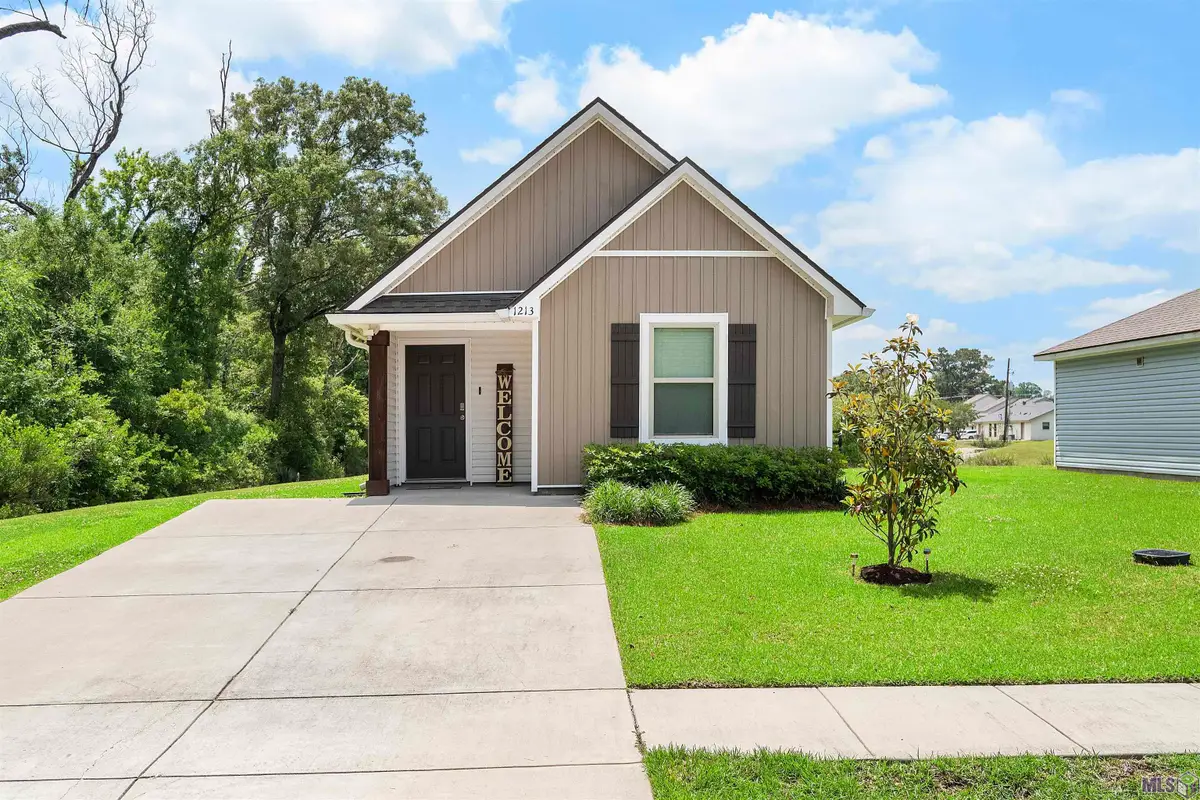 1213 E Saint Charles St, Gonzales, LA 70737 - #1