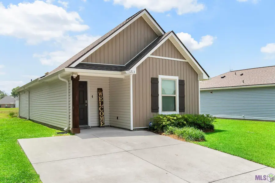 1213 E Saint Charles St, Gonzales, LA 70737 - #2