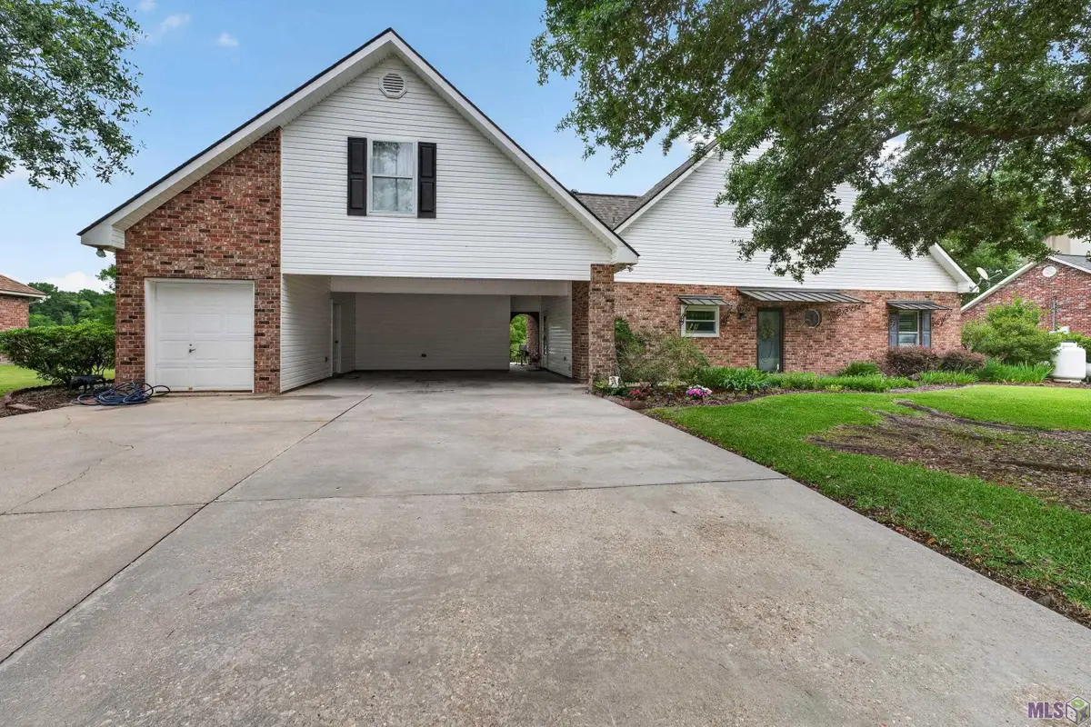 13776 Bayou Terrace Dr, Saint Amant, LA 70774 - #1