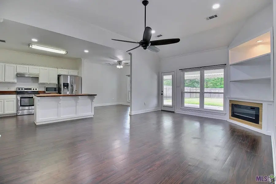 23531 Southpoint Dr, Denham Springs, LA 70726 - #2