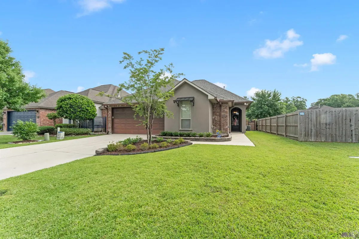 25368 Lake George Dr, Denham Springs, LA 70726 - #1