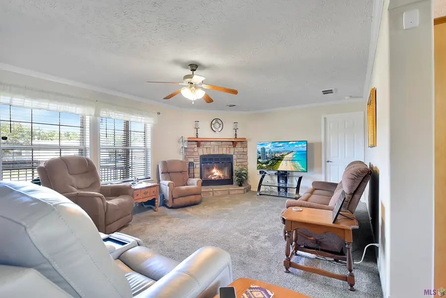 39065 Holly Hill Dr, Gonzales, LA 70737 - #2