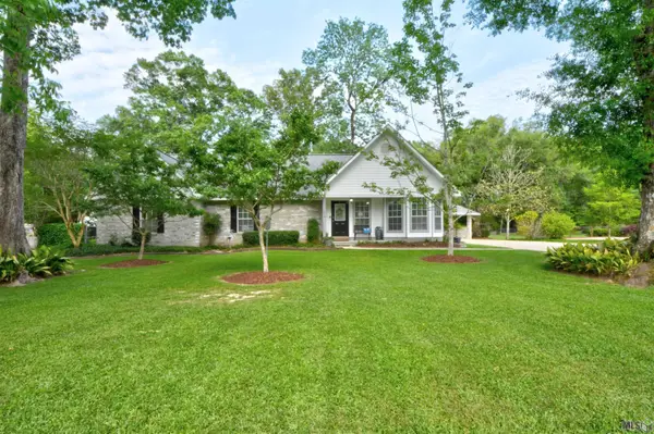 14810 Crystal Dr, Central, LA 70770