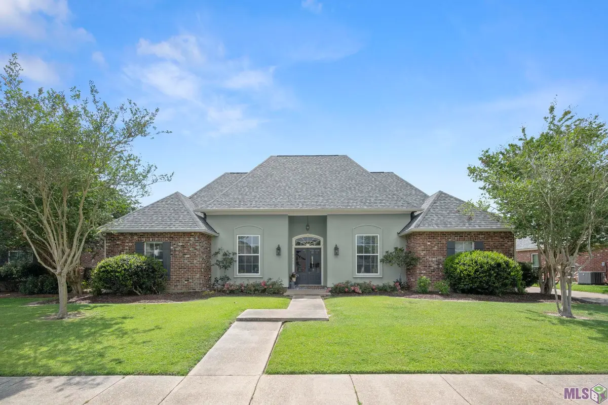 5205 Prairieview Dr, Zachary, LA 70791 - #1