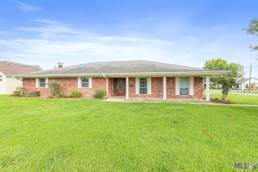 1413 St Charles St, Breaux Bridge, LA 70517 - #2