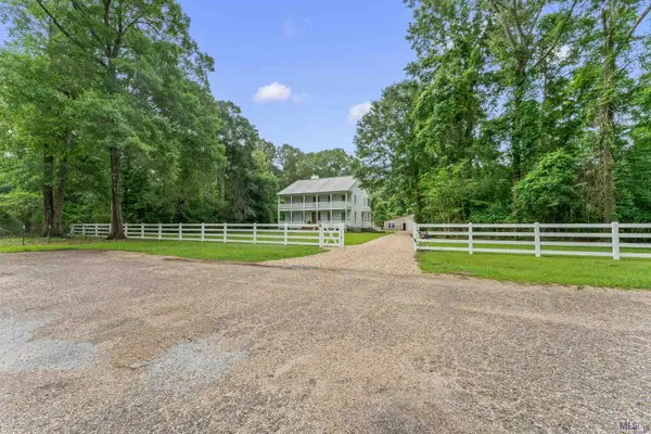 10426 Old Field Rd, St. Francisville, LA 70775