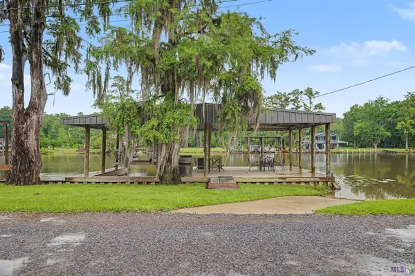 18586 River Bend Rd, Maurepas, LA 70449