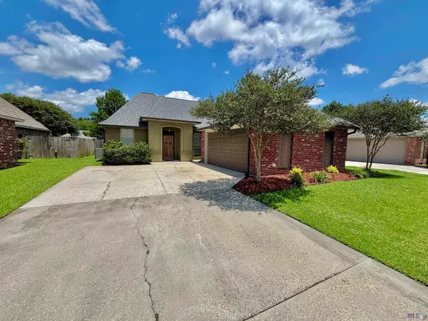 10073 Chanel Dr, Denham Springs, LA 70706