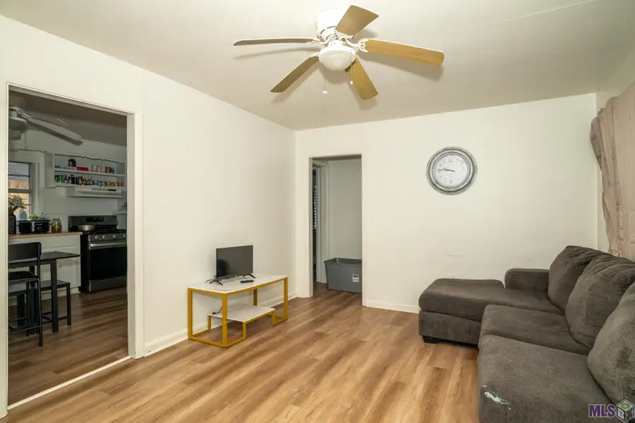 203 W Caroline St, Gonzales, LA 70737 - #3