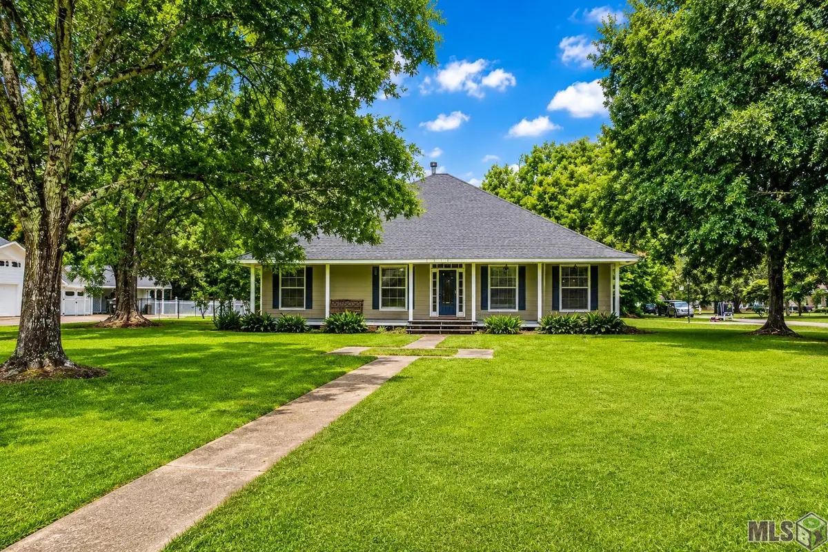 8232 Hermitage Dr, Denham Springs, LA 70726 - #1