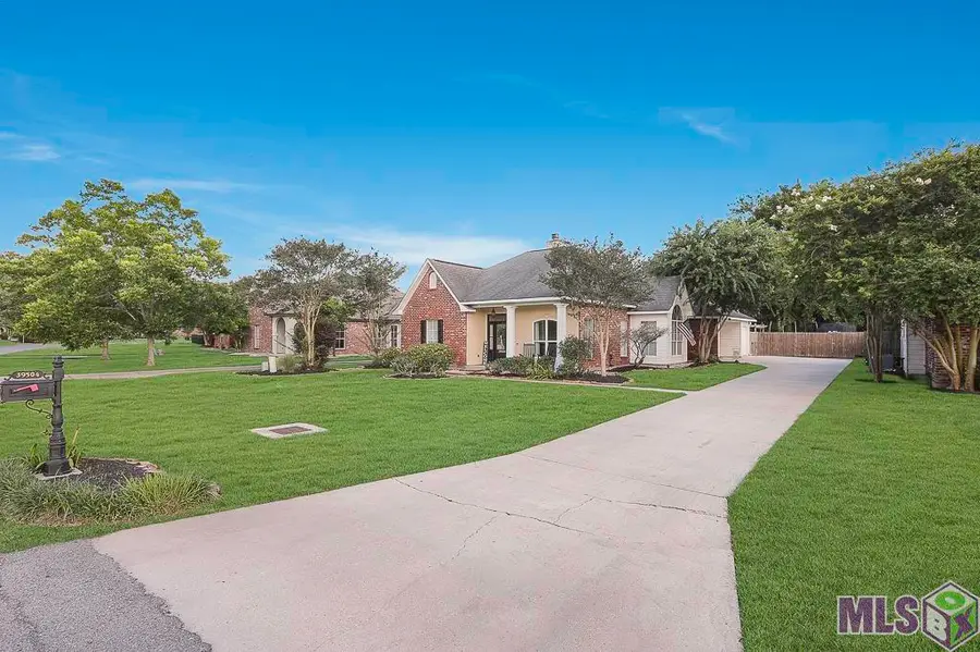 39504 Woodlake Dr, Prairieville, LA 70769 - #3