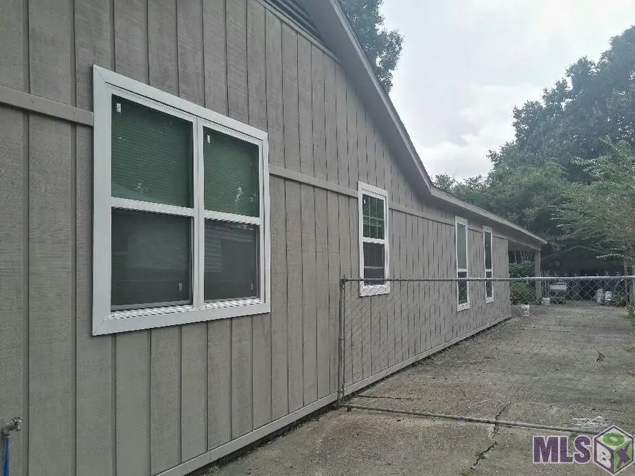 208 Hazelnut St, Denham Springs, LA 70726 - #2