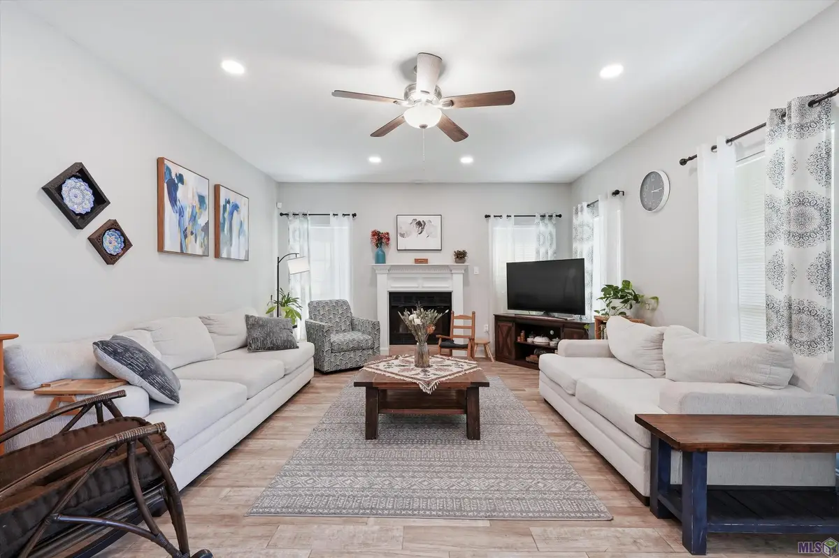 755 Meadow Bend Dr, Baton Rouge, LA 70820 - #1