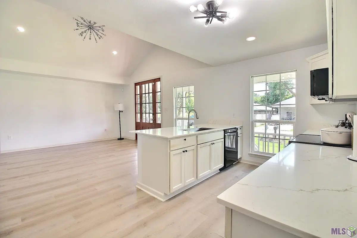 8608 Nottaway St, Denham Springs, LA 70726 - #1