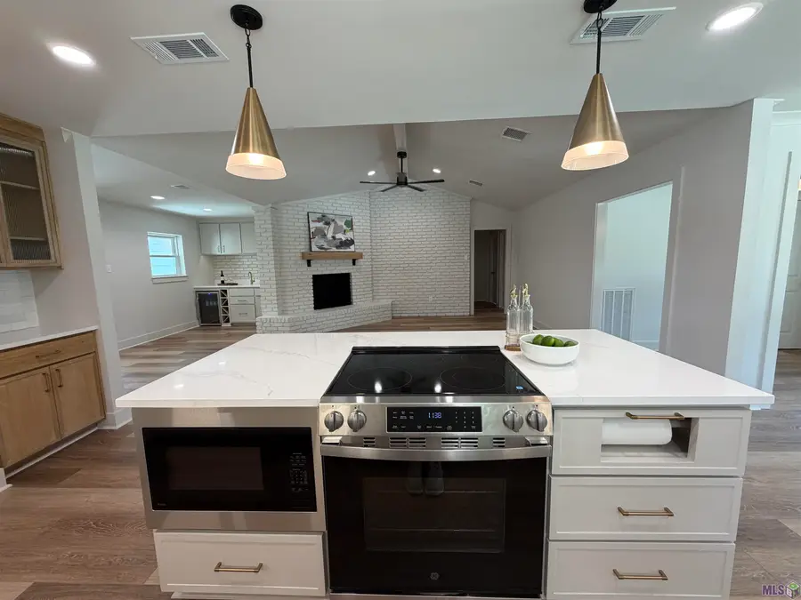 18358 Broussard Rd, Prairieville, LA 70769 - #3