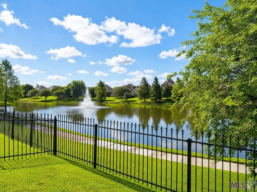 11001 Shoreline Dr, Baton Rouge, LA 70809 - #2
