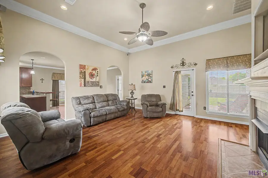 26010 Wimbledon Dr, Denham Springs, LA 70726 - #3