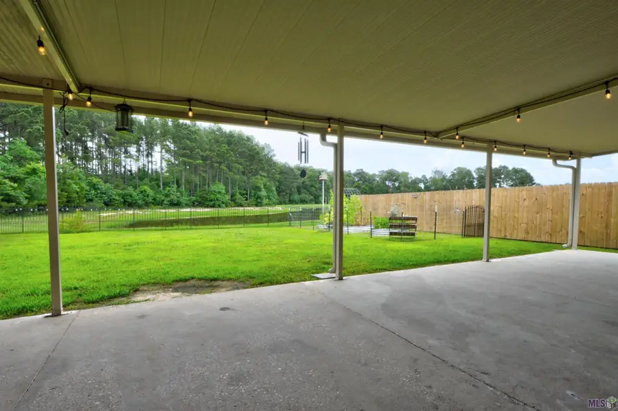 26594 Old Barnwood Dr, Denham Springs, LA 70726 - #3