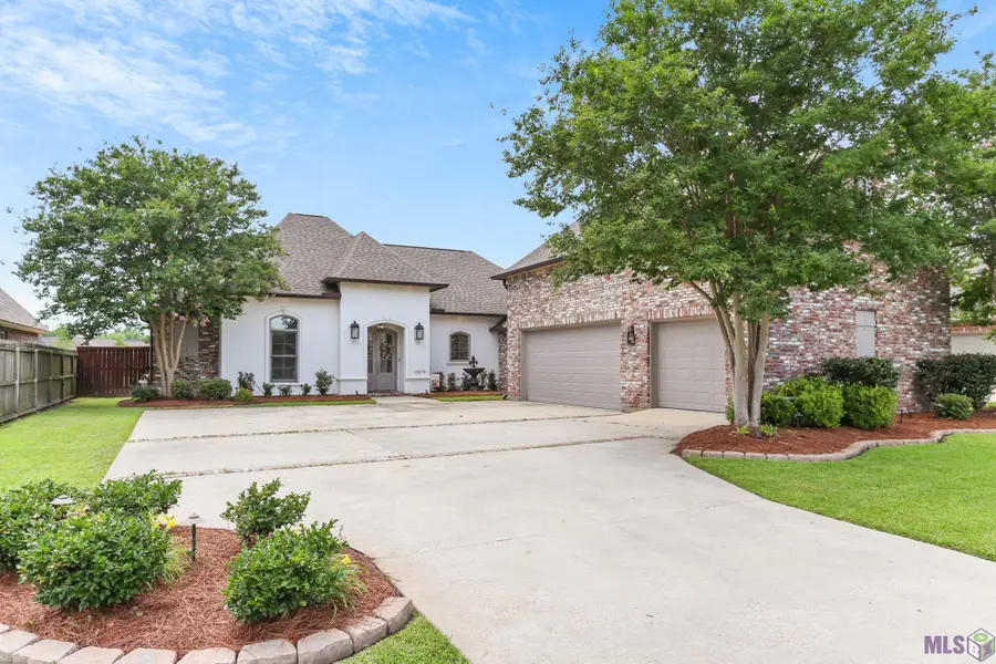 13579 Bluff Point Dr, Geismar, LA 70734 - #2