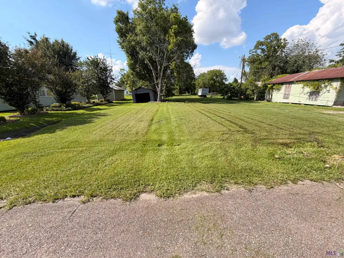 416 California Ave, Port Allen, LA 70767 - #1