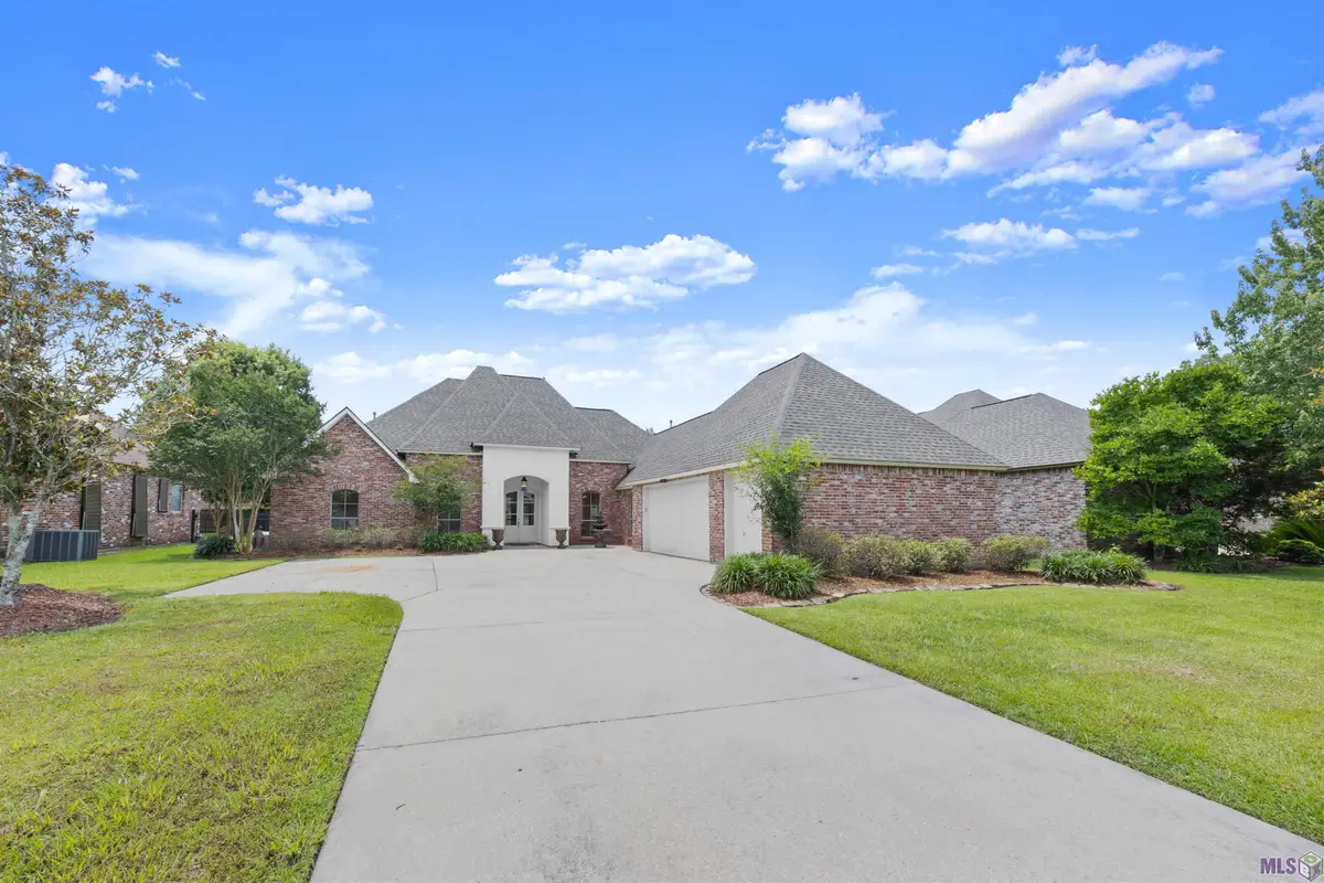 41133 Clearwater Ave, Gonzales, LA 70737 - #1