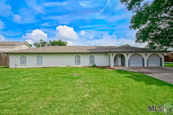 504 Walnut St, Laplace, LA 70068