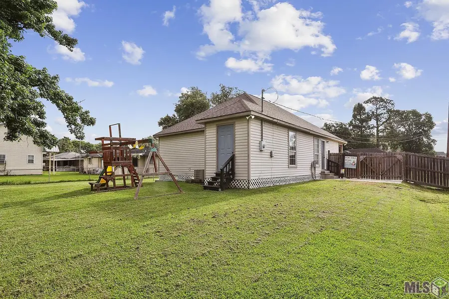 1109 N Janice Ave, Gonzales, LA 70737 - #3