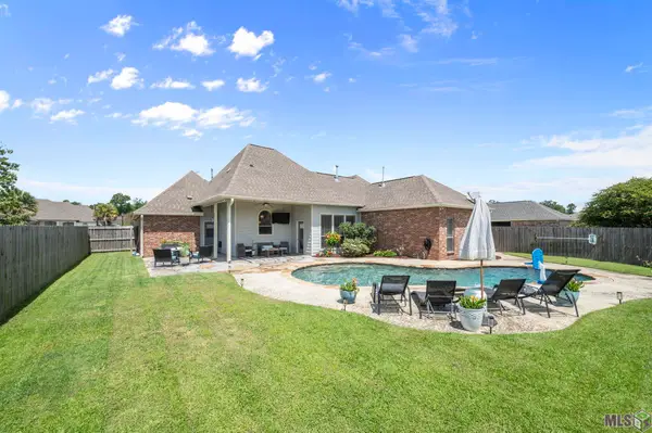 13156 Oak Knoll Dr, Geismar, LA 70734