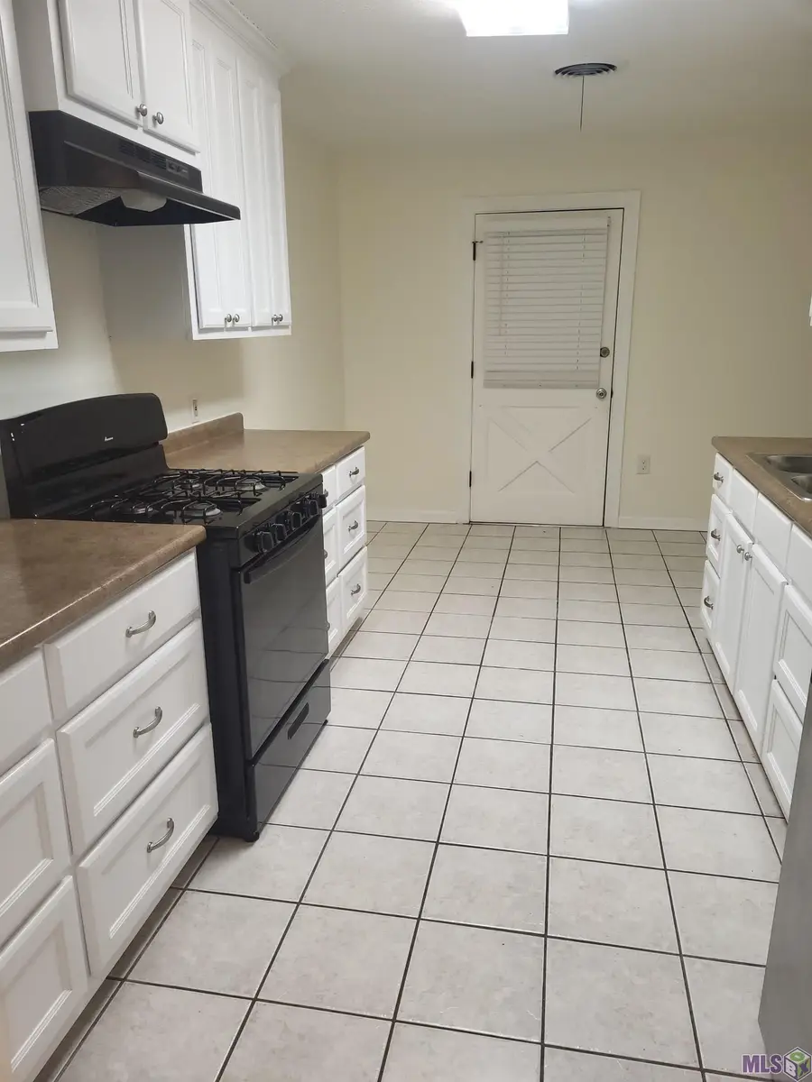 131 Chestnut St, Denham Springs, LA 70726 - #2