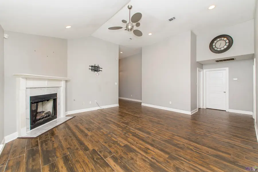 23621 Southpoint Dr, Denham Springs, LA 70726 - #3