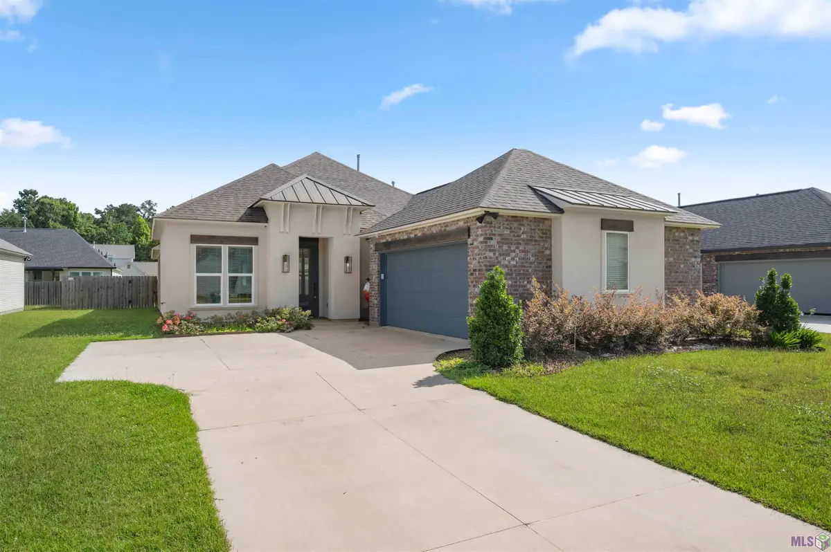 9587 S Creek Dr, Denham Springs, LA 70726 - #1