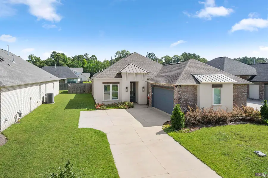 9587 S Creek Dr, Denham Springs, LA 70726 - #2