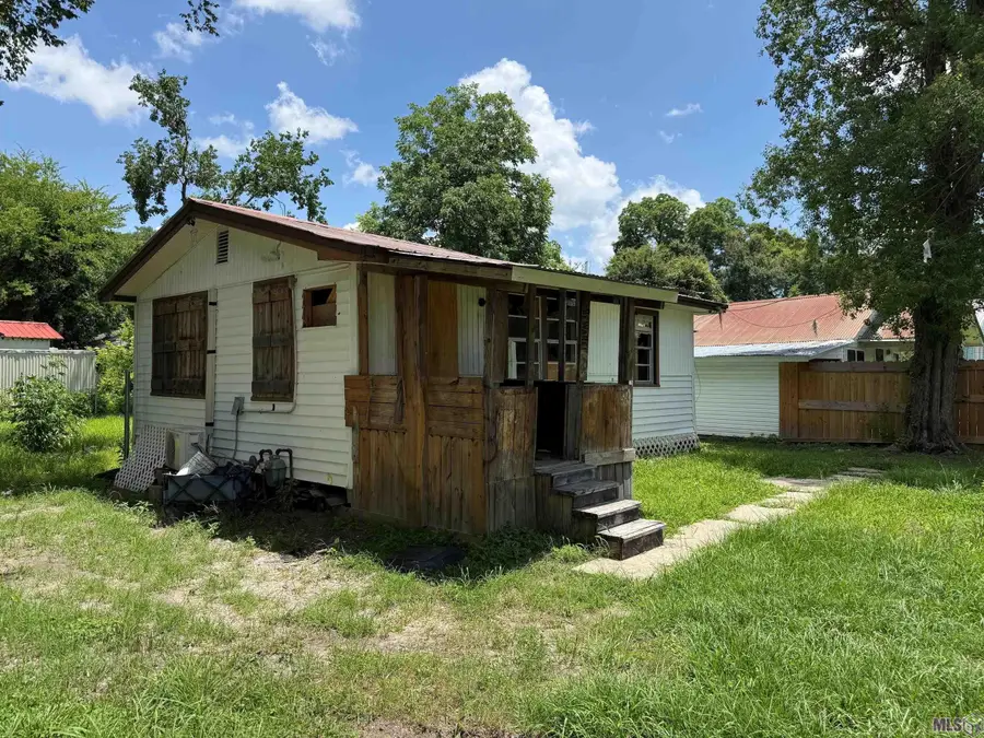 326 W Caroline St, Gonzales, LA 70737 - #2